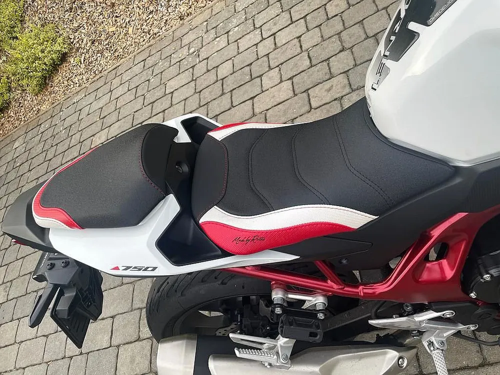ÚPRAVA SEDLA -Hornet 750 - MOTO 1 DT
