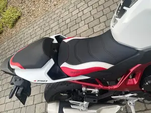 Hornet 750 - MOTO 1 DT