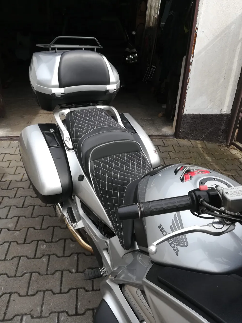 ÚPRAVA SEDLA -Pan European 1300 - moto 1 DT