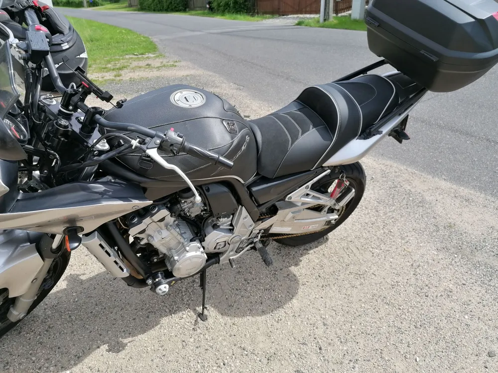 ÚPRAVA SEDLA -FZS 1000 ´01-05 - MOTO 8
