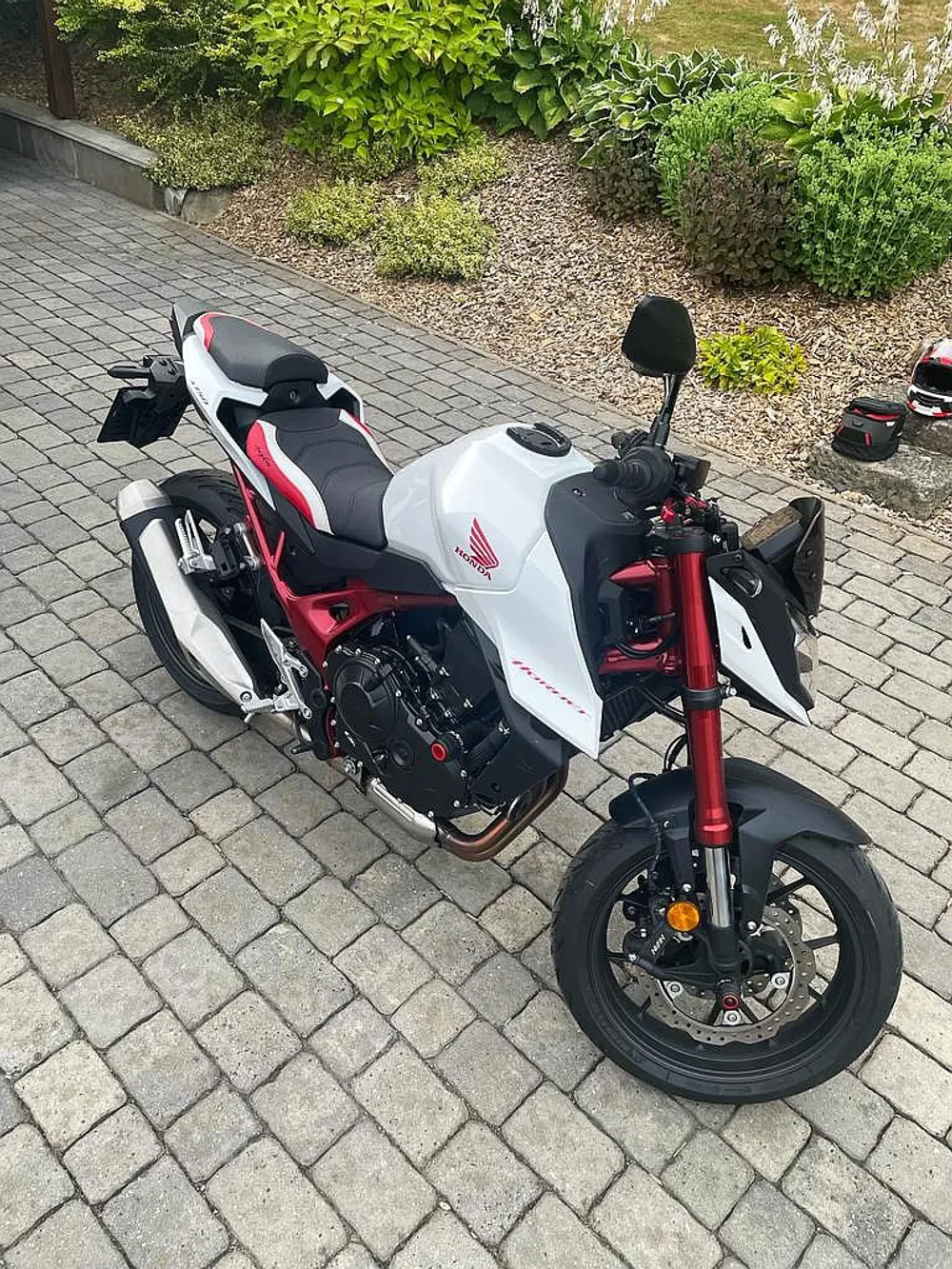 ÚPRAVA SEDLA -Hornet 750 - MOTO 2 DT